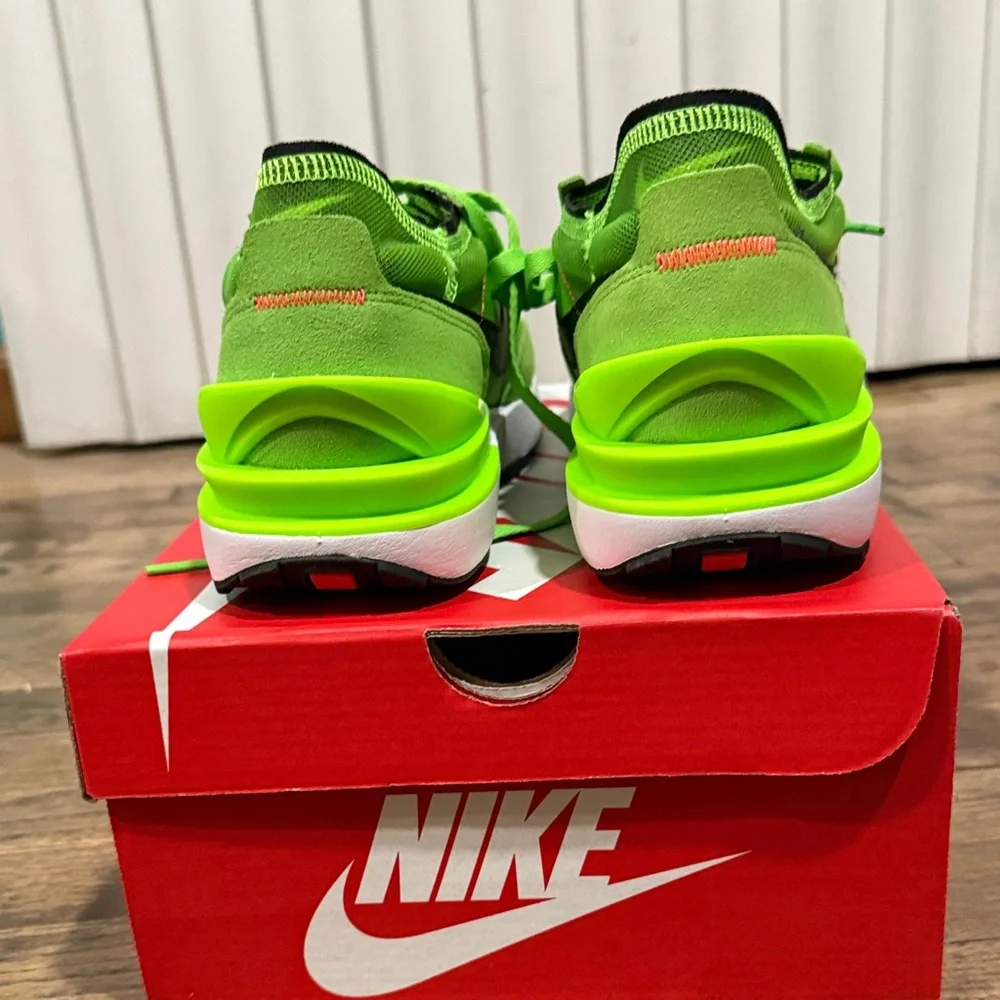 Nike Men's Lime Green Athletic Shoes - Picture 7 of 9